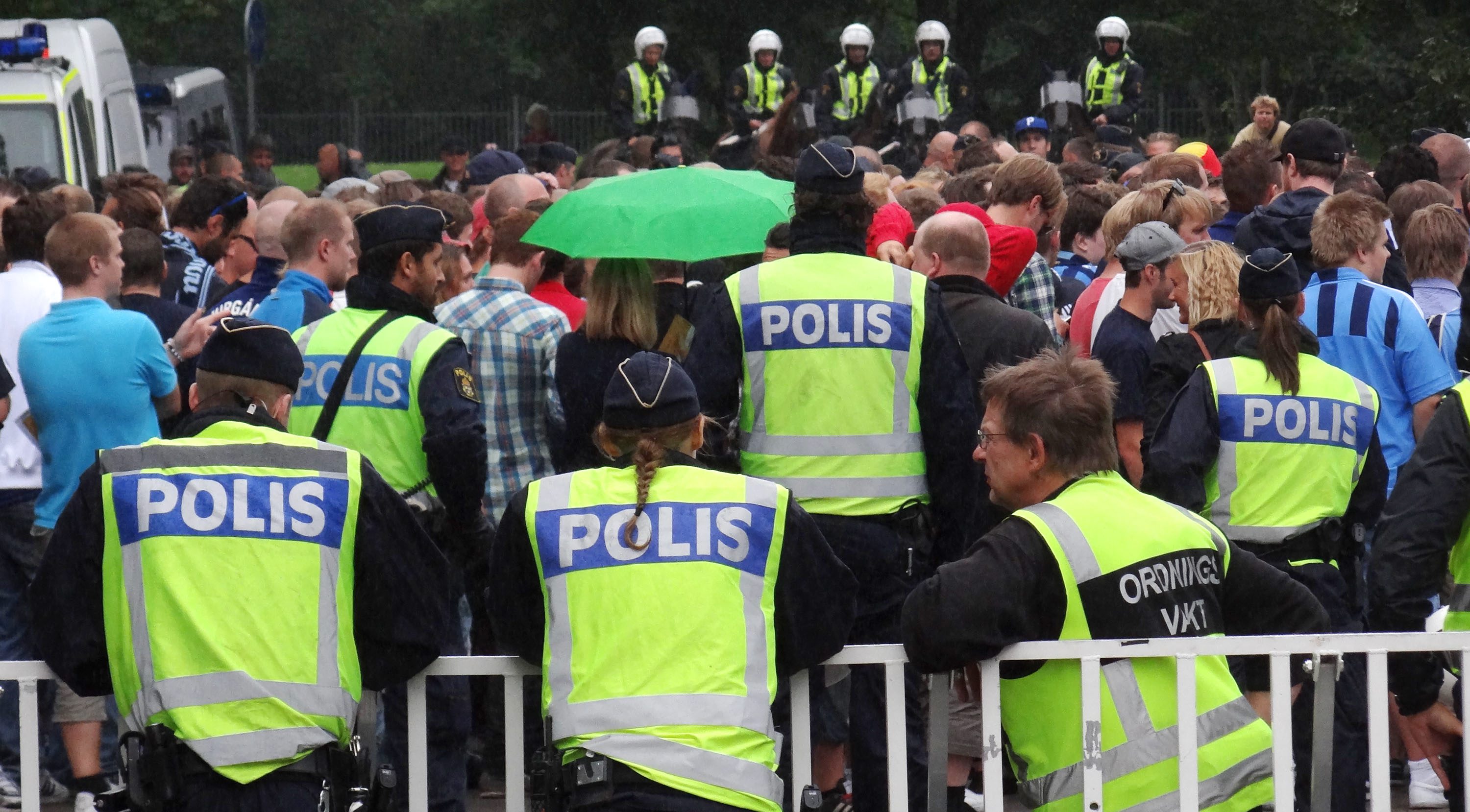 Demonstrationen från Sverigedemokraternas ungdomsparti tvingar Malmö FF att flytta fram matchstart till 11.00.