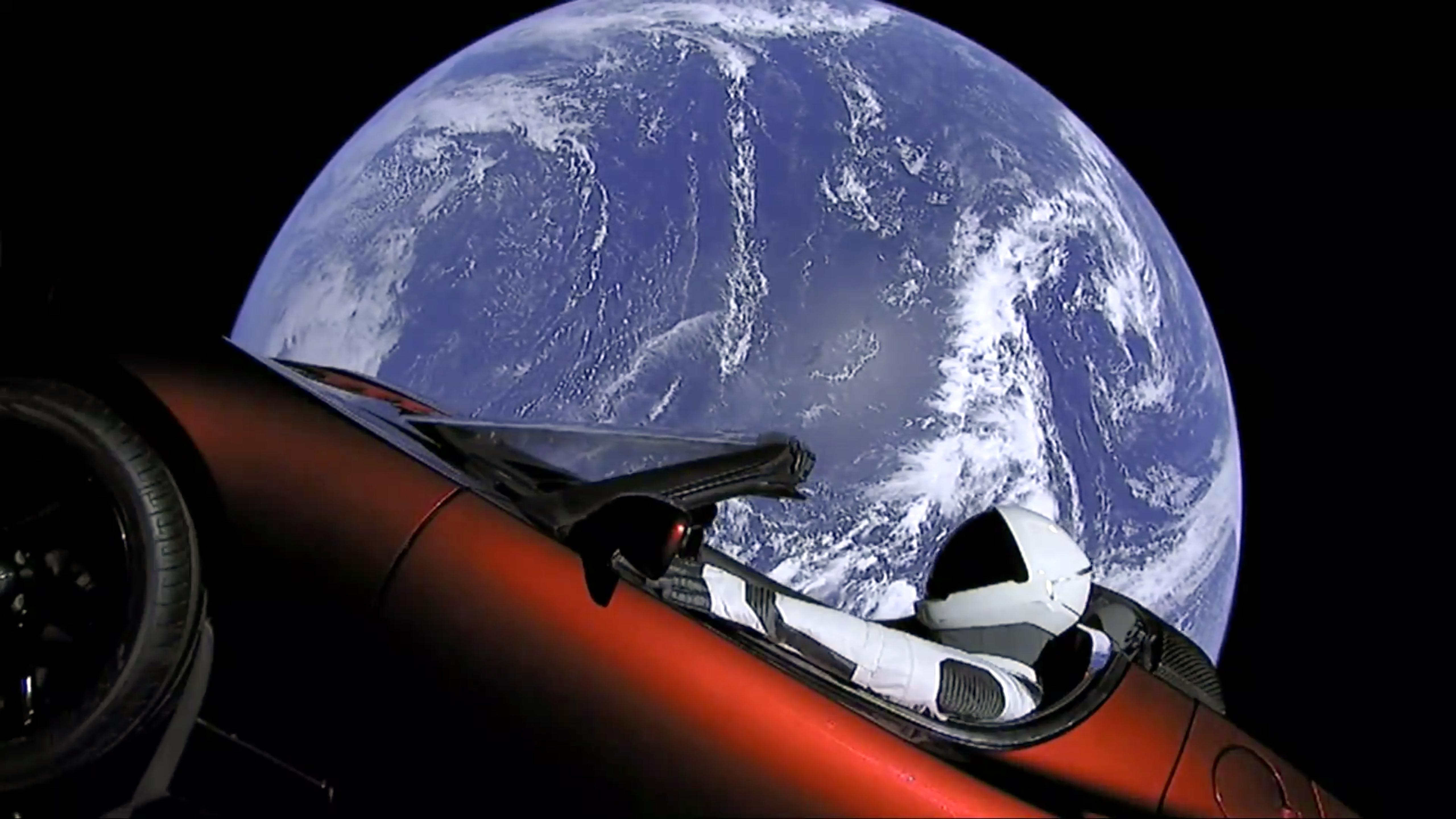 Starman sköts upp med Falcon Heavy Starman sköts upp med Falcon Heavy