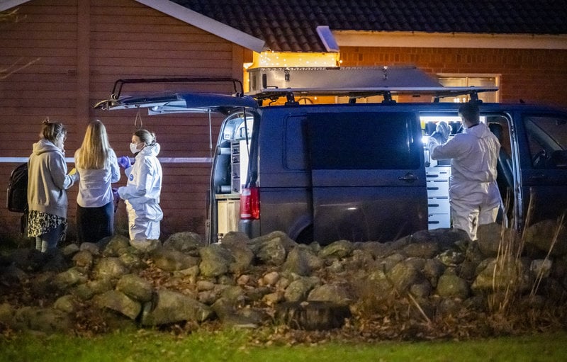 Polis och kriminaltekniker på plats i ett bostadsområde i Hörby efter att en kvinna och ett barn hittats döda på tisdagen. Foto: Johan Nilsson/TT Polis och kriminaltekniker på plats i ett bostadsområde i Hörby efter att en kvinna och ett barn hittats döda på tisdagen. Foto: Johan Nilsson/TT