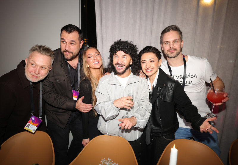 Lilla Al-Fadji firar vinsten i deltävlingen med Daniel Réhn, Edward af Sillén, Mikaela Samuelsson, Melanie Wehbe och Fredrik Sonefors.