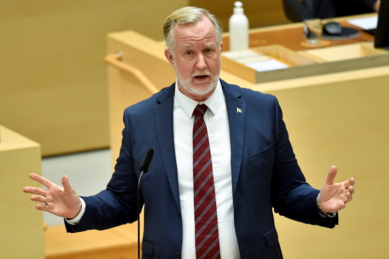 Liberalernas Johan Pehrson (L) under dagens partiledardebatt i riksdagen.