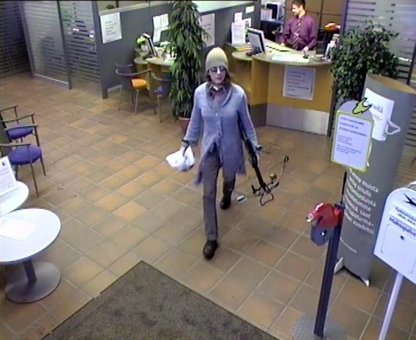 Kvinnan rånade banken med armborst.
