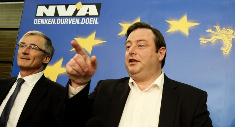 Bart De Wever (till höger) var betydligt mer rundlagd när han slog igenom i belgisk politik för drygt 15 år sedan. Arkivbild.