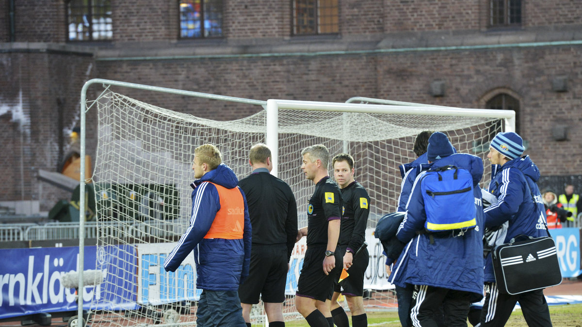 Matchen mellan Djurgården och Mjällby avbröts strax efter att Mjällby gjort 0–1. 