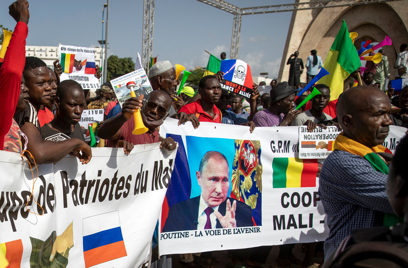 Demonstration mot Frankrike och för Ryssland i västafrikanska Mali 2020.