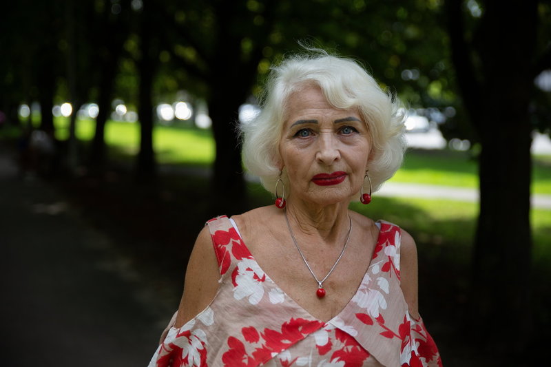 Ianina Mykhajlova vill köpa ett hus utanför Lviv som är lätt att värma upp, om Ryssland slår ut tillgången på gas.