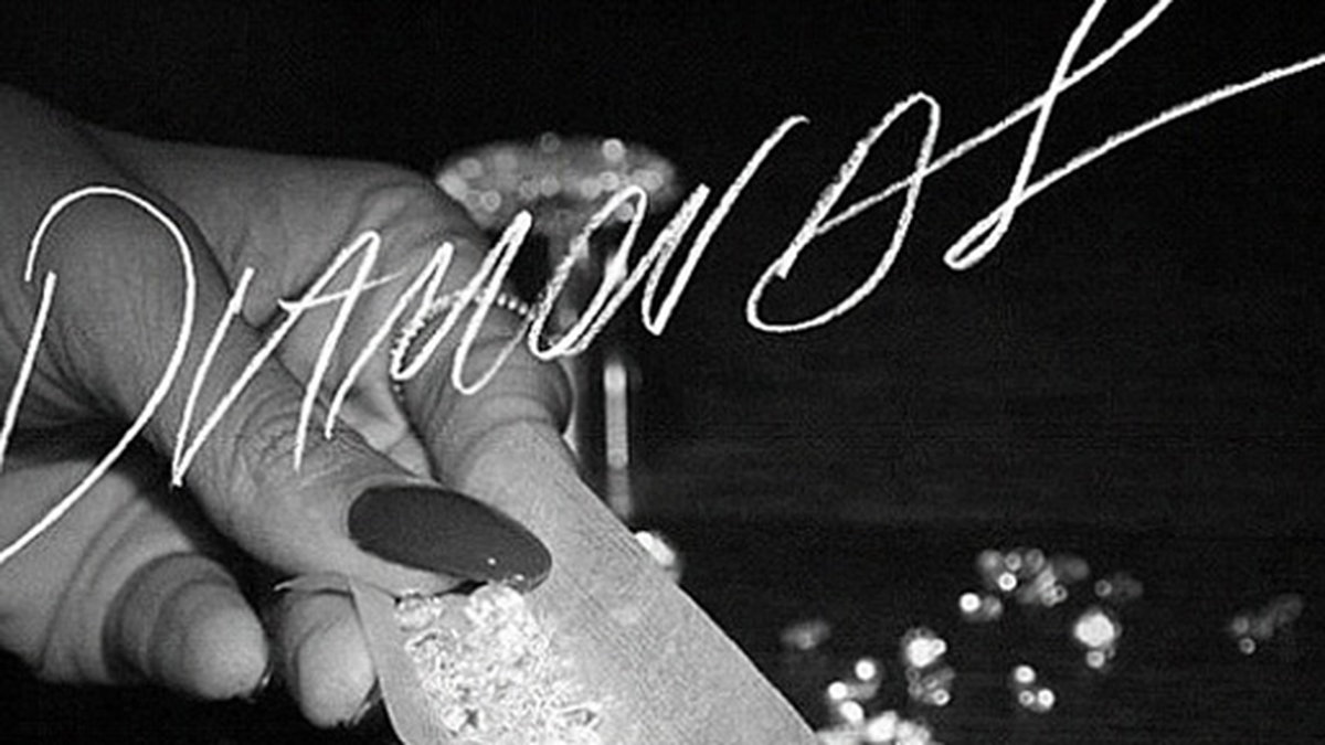 Omslaget till låten "Diamonds" där Rihanna rullar en joint med diamanter är inte heller någon höjdare, anser Liz Jones.