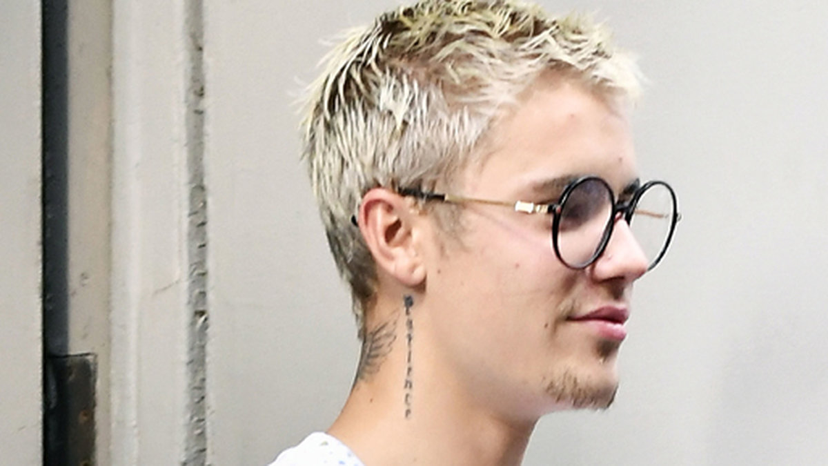Justin Bieber i sina nya favoritglasögon.