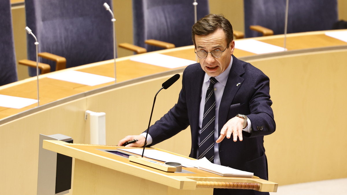 Statsminister Ulf Kristersson (M) under den EU-politiska partiledardebatten i riksdagen.