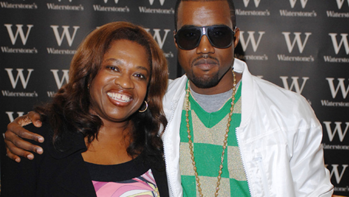 Kanye West med sin mamma Donda West, som han stod mycket nära. 