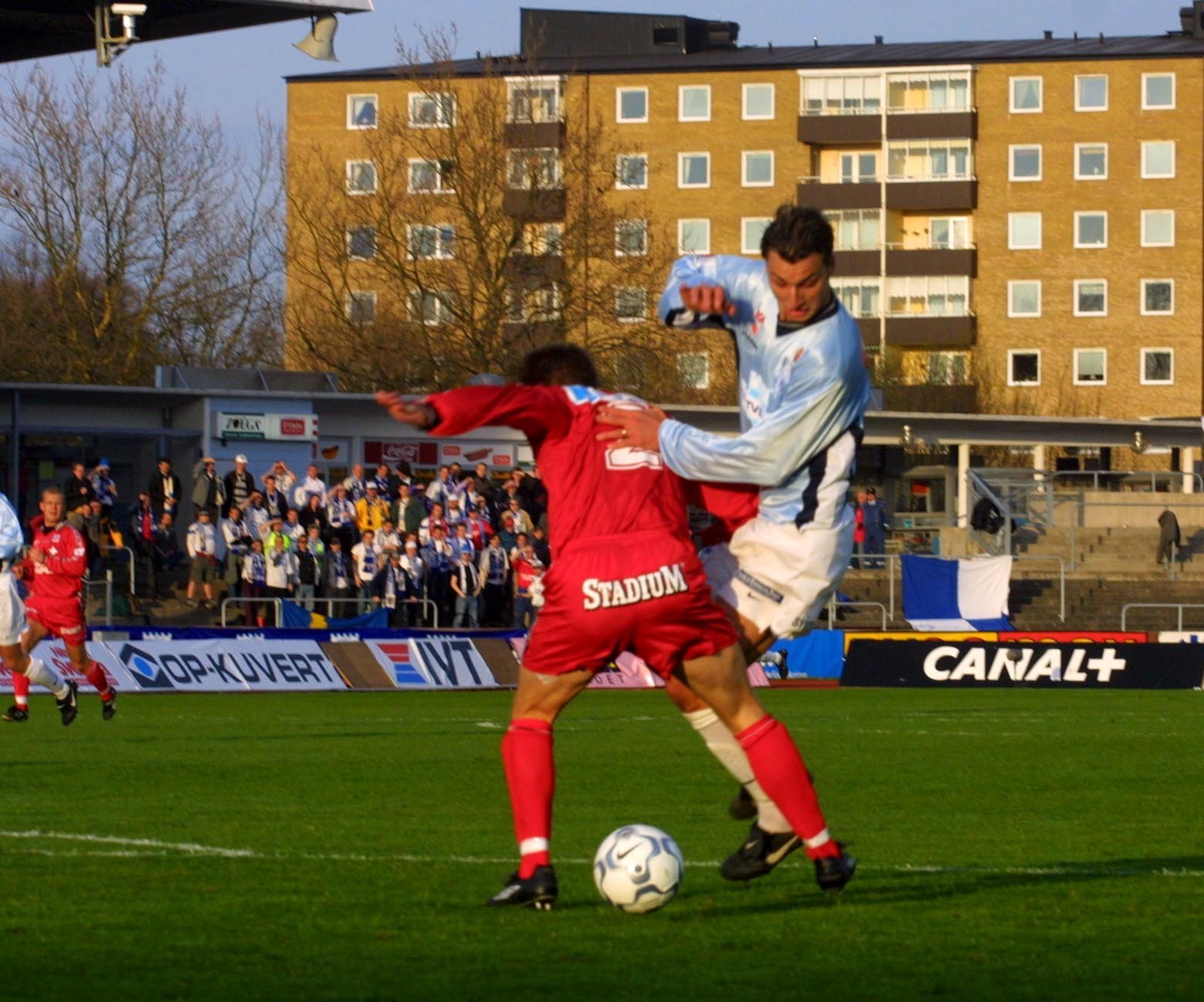 Här är Zlatan i MFF-tröjan i en match mot Norrköping.