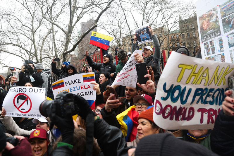 Protester mot Venezuelas president Nicolás Maduro i New York, där han ställdes inför rätta i början av januari.
