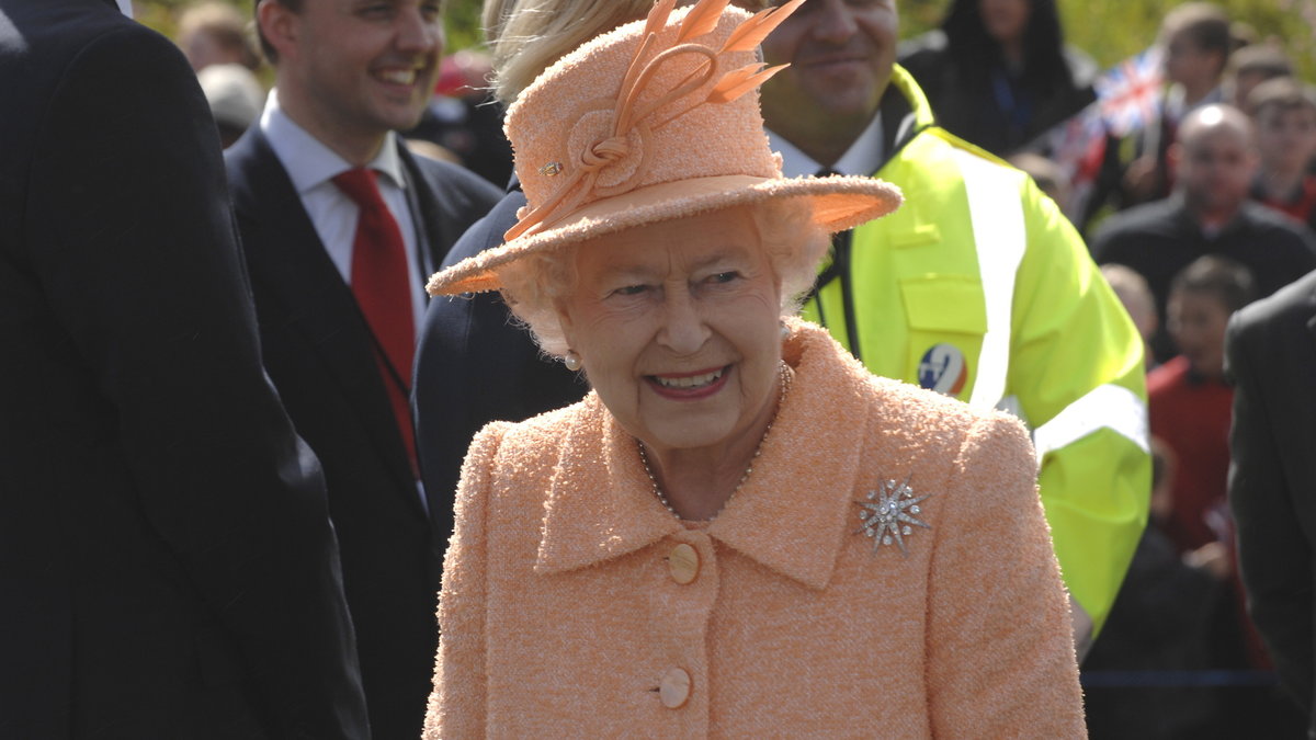 Självklart är även det brittiska kungahuset representerat av drottning Elizabeth.