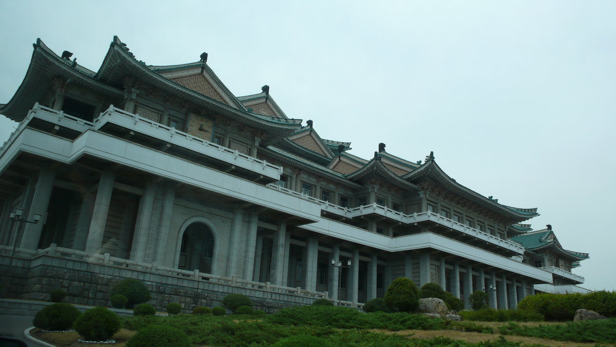 Det stora biblioteket i gammal klassisk nordkoreansk stil.