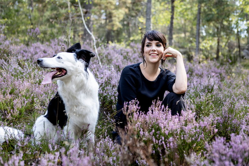 Andrea Lundgren tillsammans med bordercollien Henry.