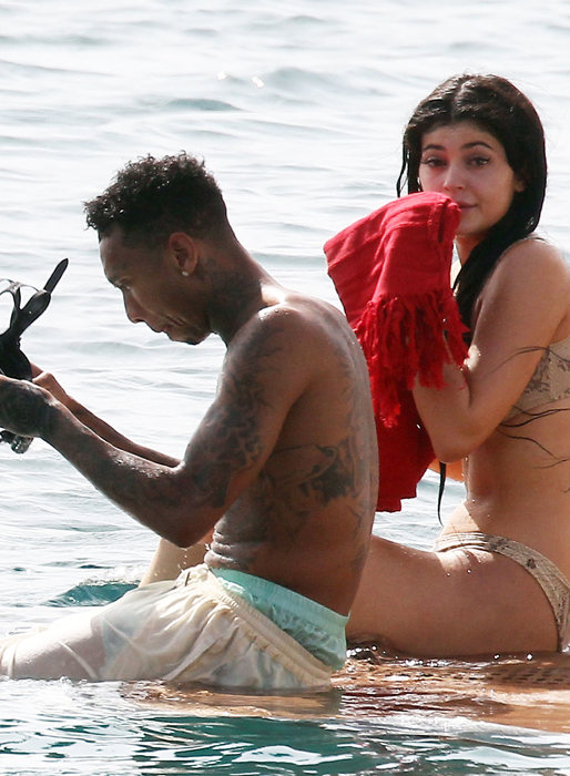 Kylie och Tyga till havs. Kylie och Tyga till havs.