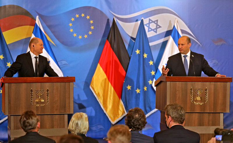 Tysklands förbundskansler Olaf Scholz och Israels premiärminister Naftali Bennett (höger) vid Scholz besök i Jerusalem 2 mars.