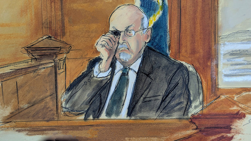 Salman Rushdie vittnade under rättegången i februari om de skador som attacken åsamkat honom. Arkivbild.