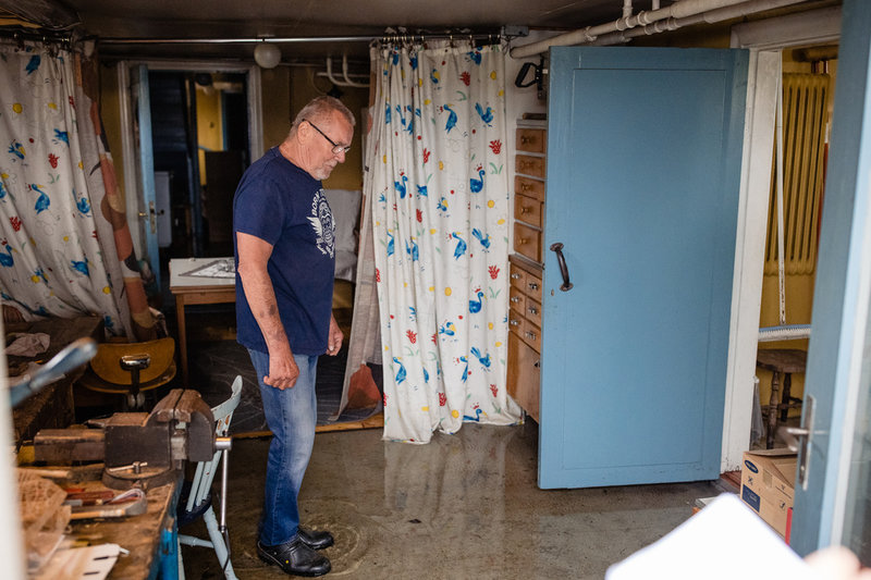 Det mest av vattnet har försvunnit från Kjell-Hugo Mäkis källare. Nu väntar städning och inspektion av skador.