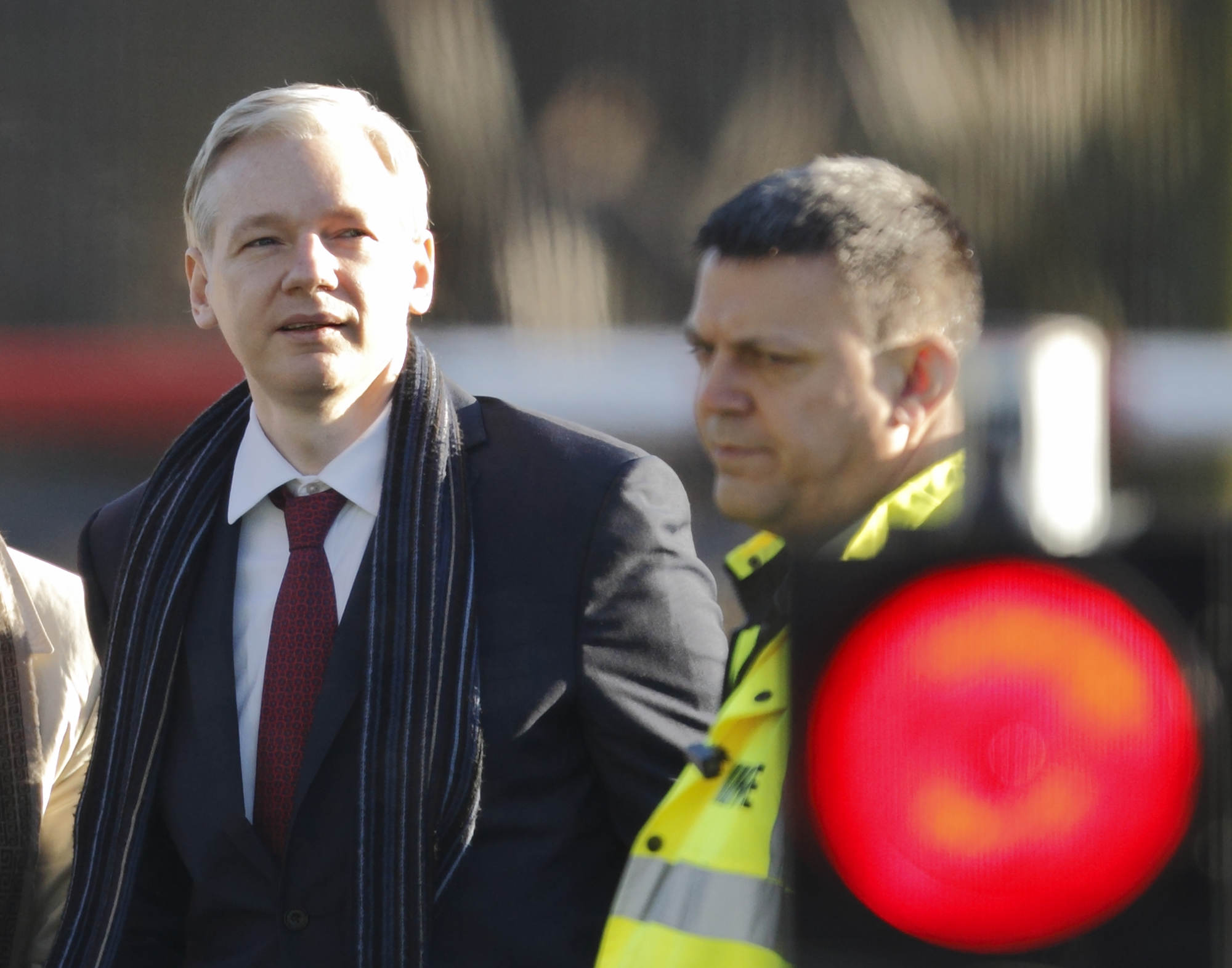 Assange kan också förhöras i London - med en svensk förhörsledare, menar Alhem.