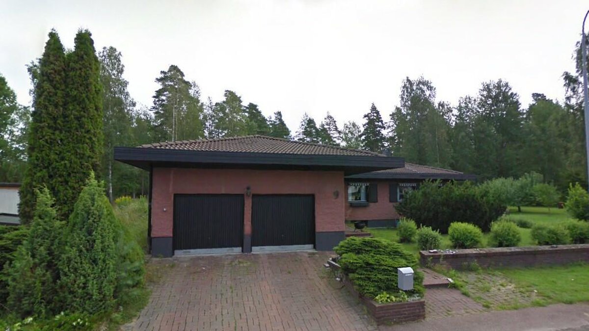 Denna Google Street View-bild visar var Jungfru Fabers Väg 9 i Karlstad är belägen. Fastigheten bytte ägare i december 2020, när de nya ägarna tog över fastigheten för 4 050 000 kronor. 