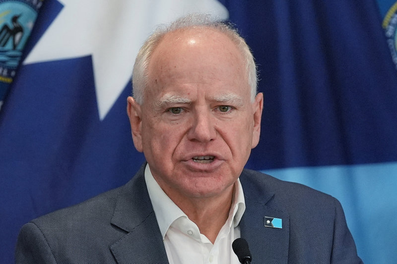 Minnesotas guvernör Tim Walz på söndagen.