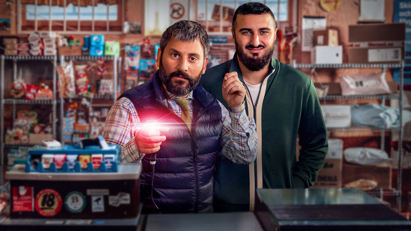 Daniel Boyacioglu och Yousif Jawad spelar de hårt prövade kioskägarna i SVT:s nya komediserie.