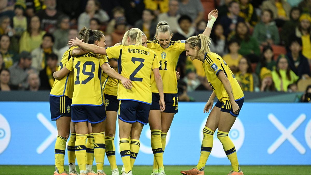 Svenska fotbollsdamerna måste besegra Bosnien-Hercegovina över två matcher för att hänga kvar i A-divisionen i Nations League. Arkivbild.