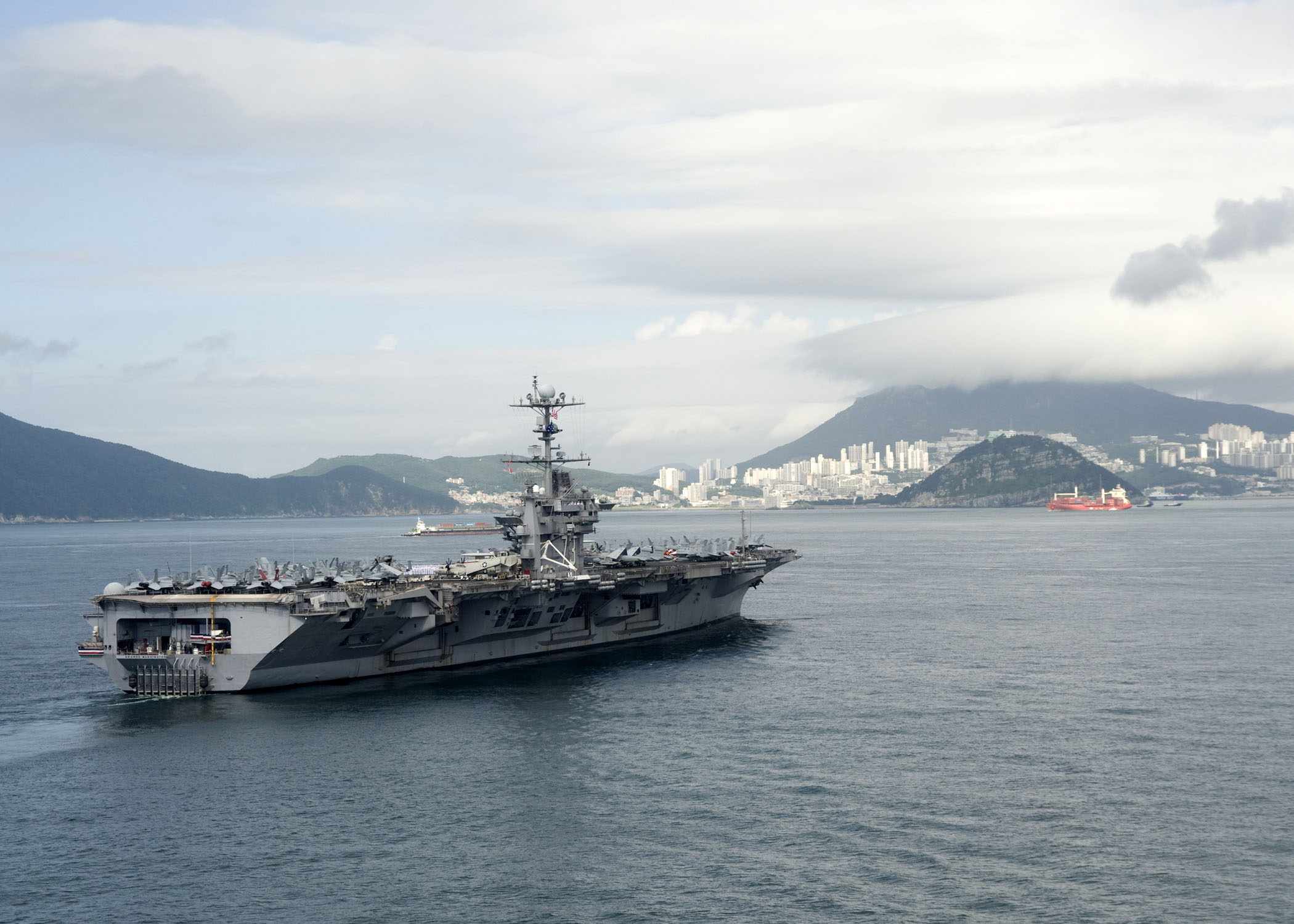Hangarfartyget USS George Washington är på plats i Sydkorea.
