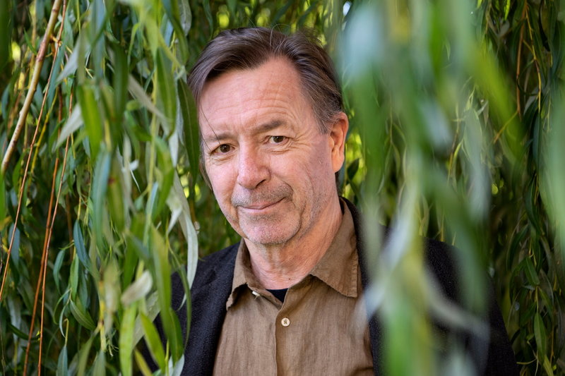 Steve-Sem Sandberg ogillar när hans romaner blir lästa som försök att skapa historisk klarhet.