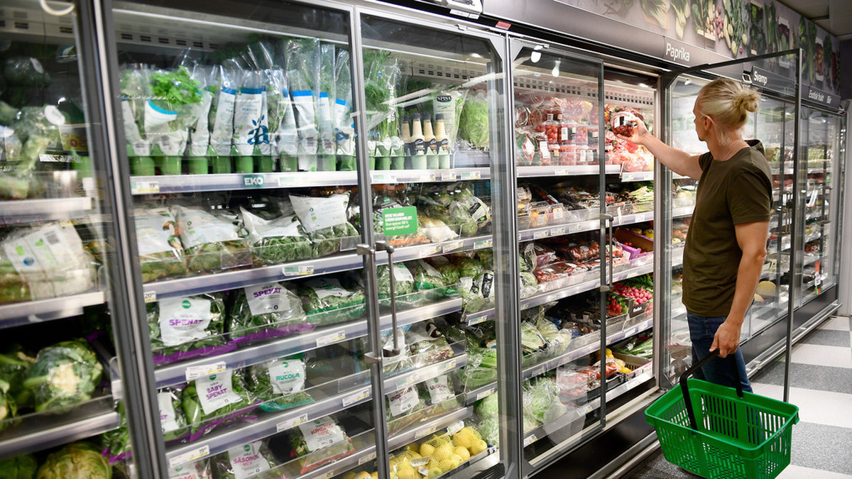 Coop höjer matpriserna – när alla andra sänker