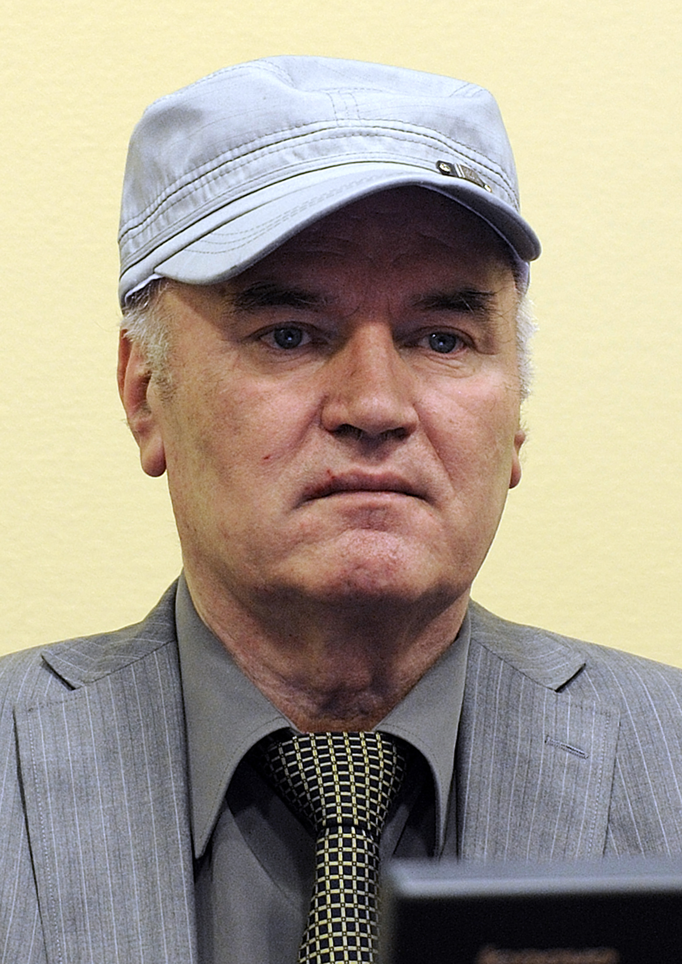 Ratko Mladic, överbefälhavare för de bosniensserbiska styrkorna, står anklagad för folkmord och brott mot mänskligheten