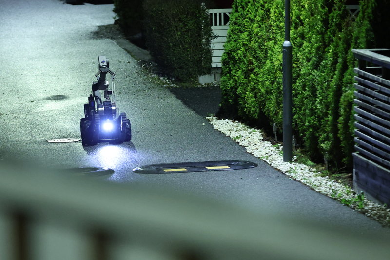 En explosion har inträffat vid ett radhus i Upplands Väsby, norr om Stockholm. Foto: Caisa Rasmussen/TT