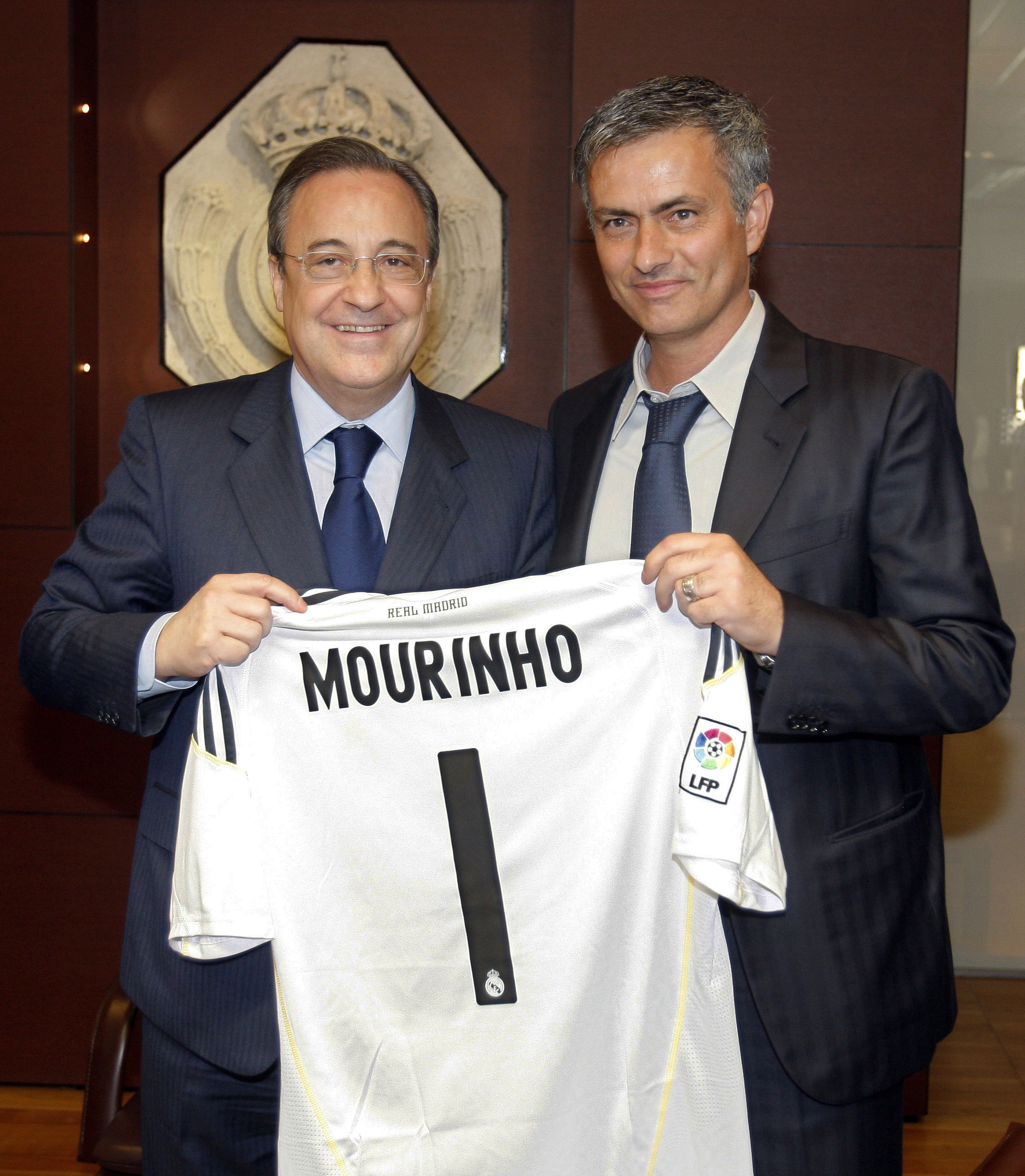 Kort efter säsongen 2009-2010:s slut presenterades han som Real Madrids nye tränare.