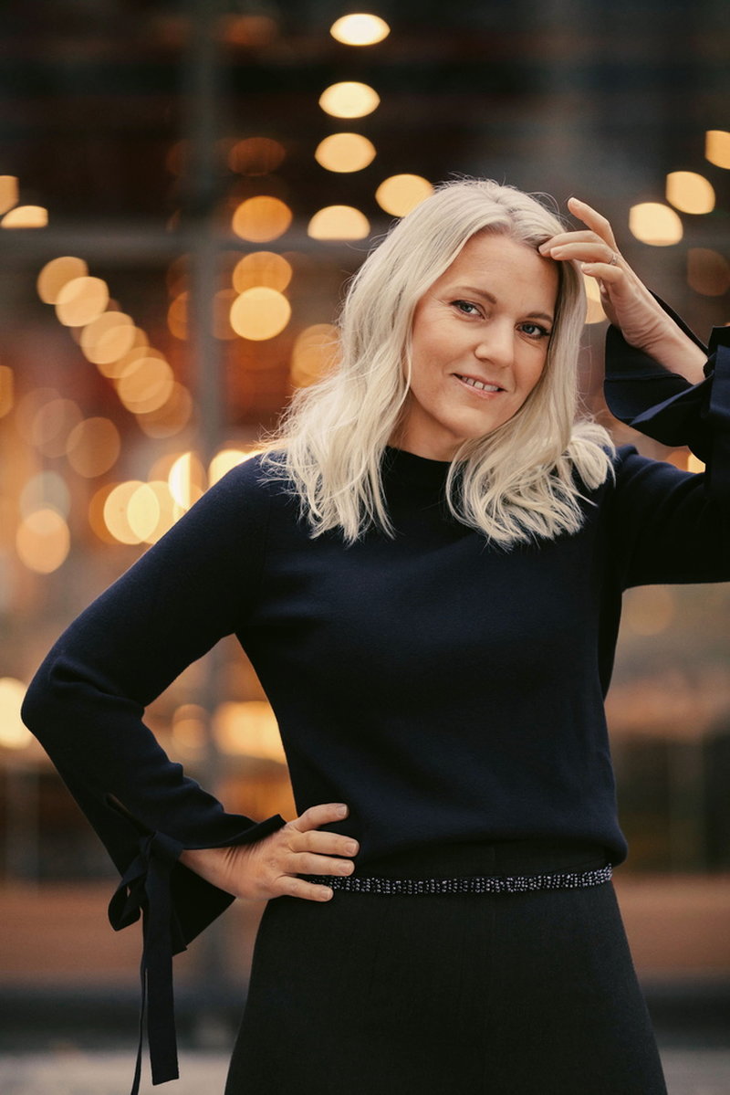 Carina Bergfeldt är aktuell med pratshow, tv-serie och flera böcker.