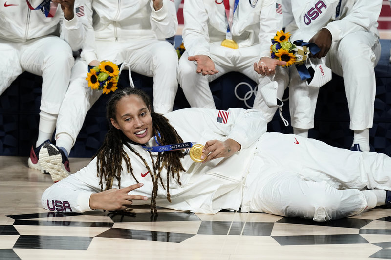Brittney Griner var en av stjärnorna i det amerikanska basketlandslaget som tog OS-guld i Tokyo förra sommaren. Arkivbild.