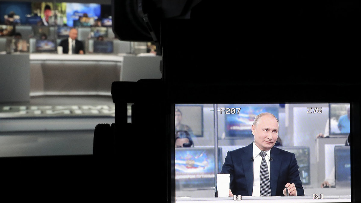 En tvivlande röst har hörts i Rysslands hårt kontrollerade propaganda-tv. Den här bilden av presidenten Vladimir Putin har tagits i ett annat sammanhang. Arkivbild.