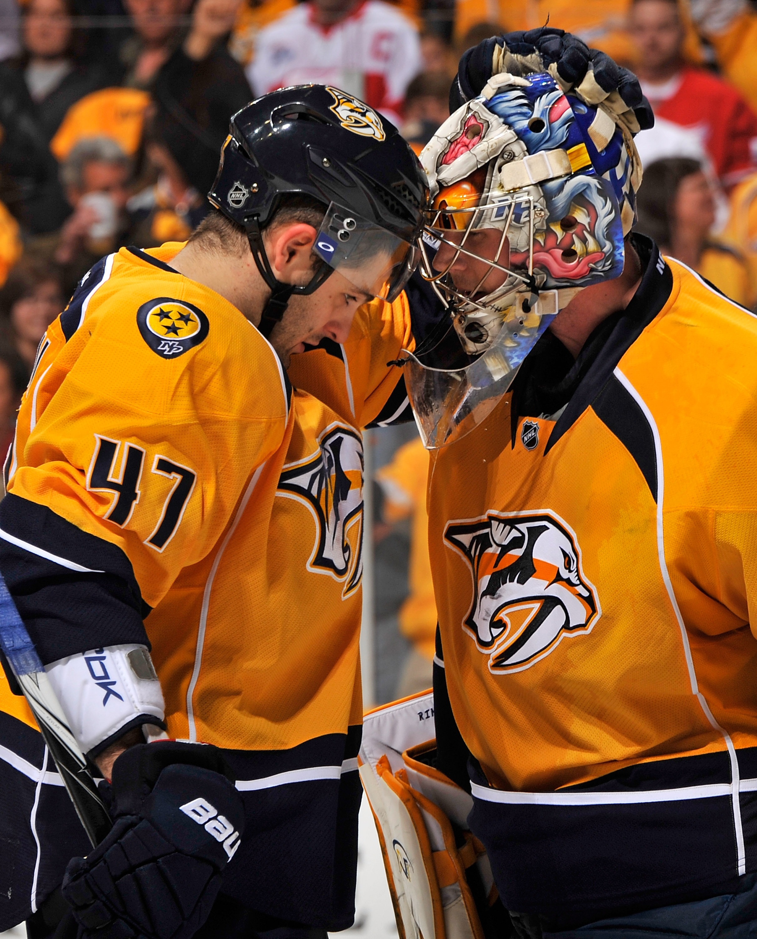 Även Detroit med alla sina svenskar föll i sin första slutspelsmatch. Radulovs (till vänster) Nashville Predators hemma vann med 3-2 och fullbordade förbundskapten Pär Mårts drömresultat. Även Detroit med alla sina svenskar föll i sin första slutspelsmatch. Radulovs (till vänster) Nashville Predators hemma vann med 3-2 och fullbordade förbundskapten Pär Mårts drömresultat.