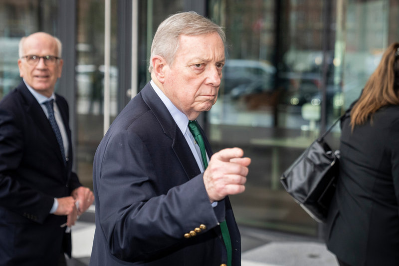 Den demokratiske senatorn Richard Durbin vill visa sitt stöd för USA:s långvariga samarbete med Danmark och Grönland. 