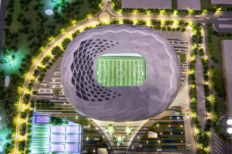 En modell av en av fotbollsarenorna som ska stå som värd för VM senare i år.