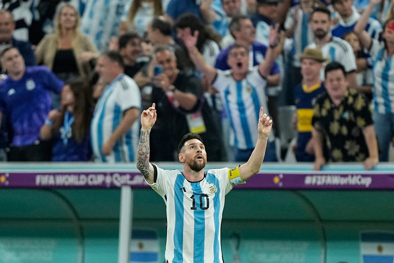 Messi hedrar sin mormor Celia efter straffmålet mot Nederländerna i kvartsfinalen.