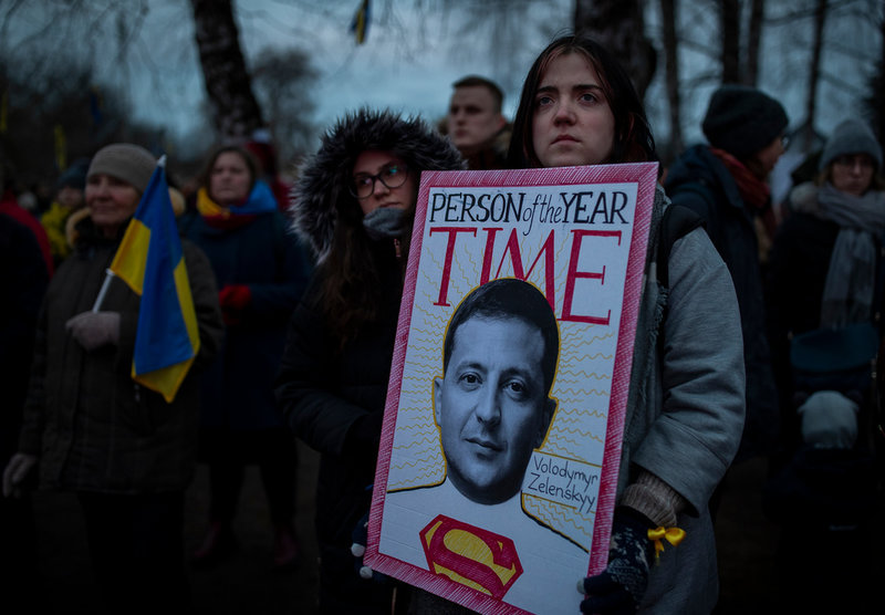 Ukrainas president Volodymyr Zelenskyj har hyllats för hur han har tacklat informationskriget till följd av det faktiska fysiska kriget. Bild från den 4 mars.