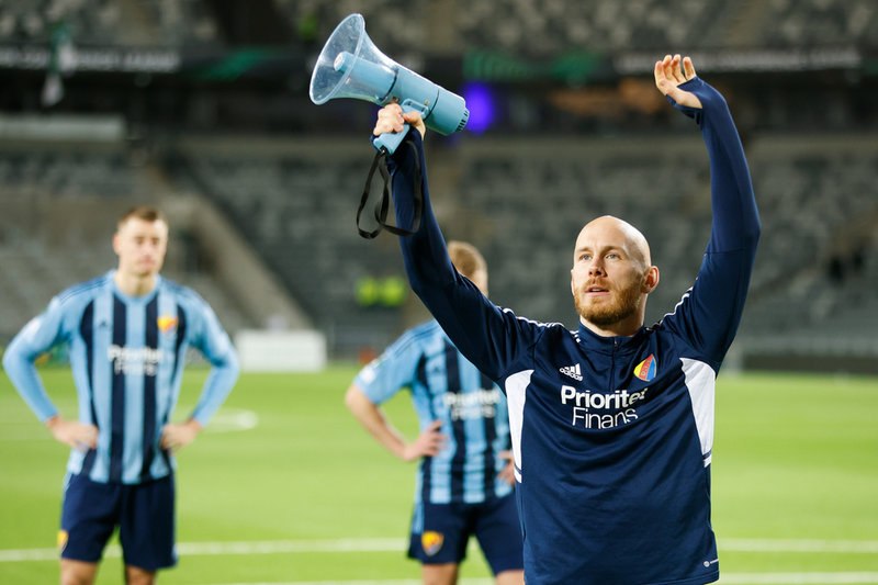 Djurgårdens lagkapten jublar efter en seger i Conference League förra säsongen. Arkivbild.