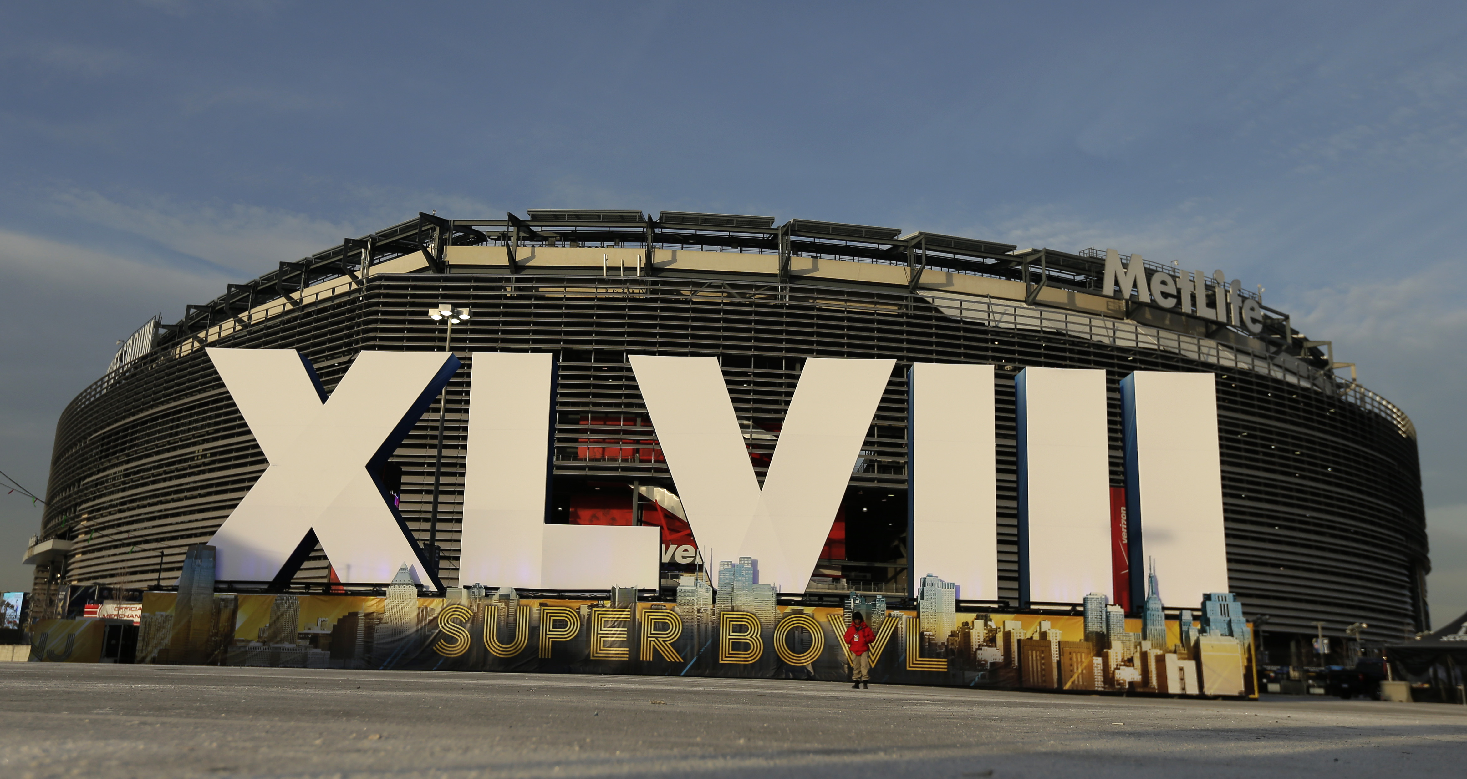 Den 48:e upplagan av Super Bowl spelades mellan Seattle Seahawks och Denver Broncos på MetLife Stadium i New Jersey. Den 48:e upplagan av Super Bowl spelades mellan Seattle Seahawks och Denver Broncos på MetLife Stadium i New Jersey.