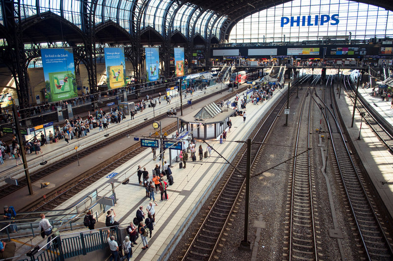 Hamburgs centralstation är en knutpunkt när svenskar ska ut i Europa. Arkivbild.