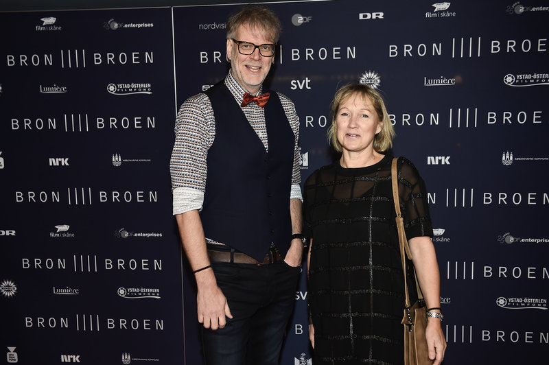 Hans Rosenfeldt och Camilla Ahlgren på galapremiären för fjärde säsongen av 'Bron' 2017. Arkivbild.