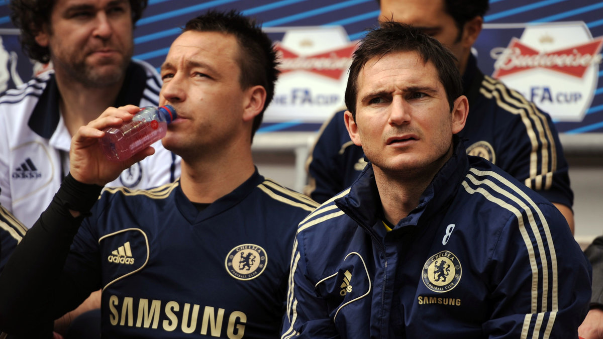 John Terry skämde ut sig under en fest under Englands EM-kval. Lampard ska också ha varit på festen.