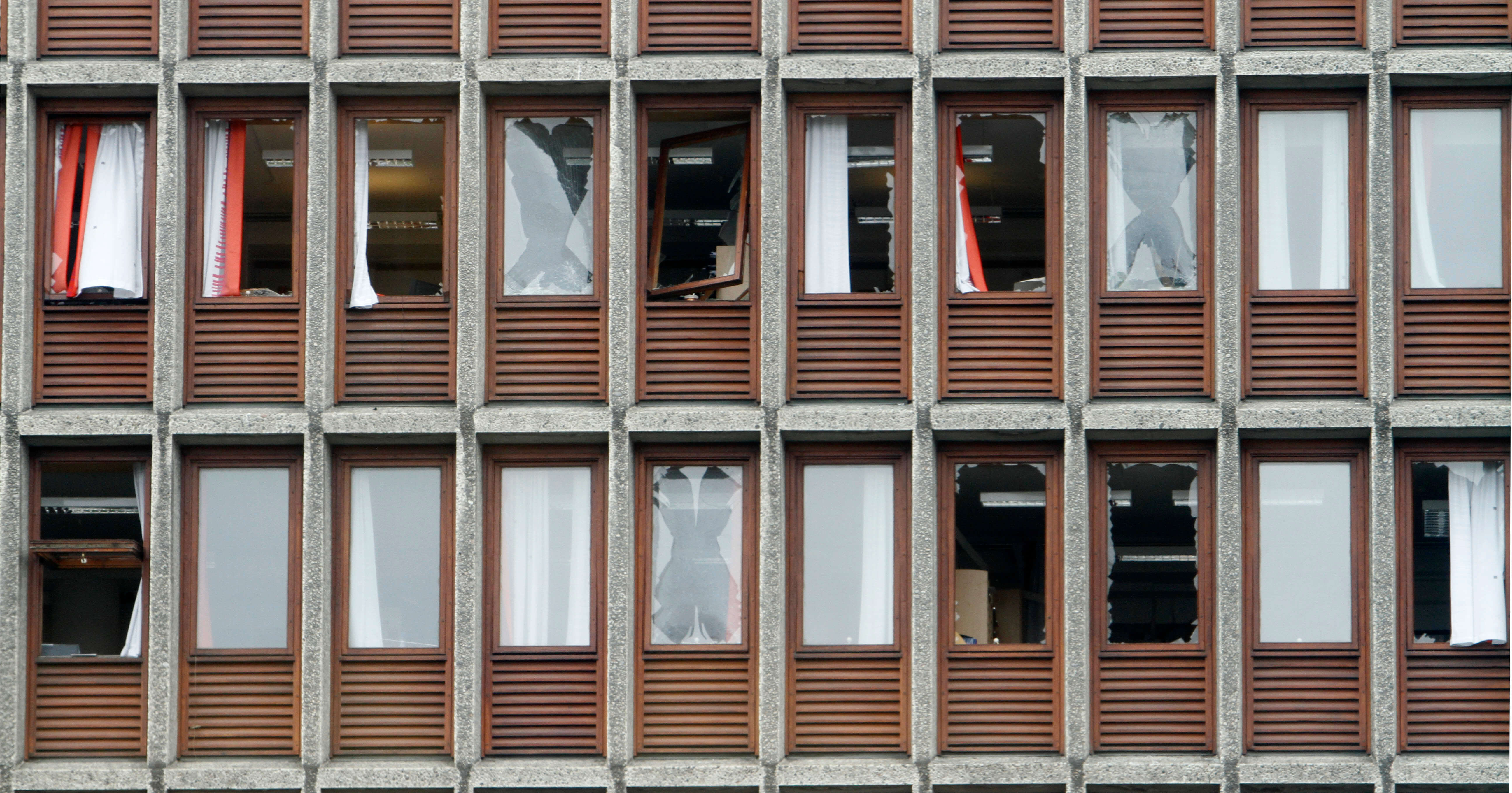 Regeringskvarteren genomsöktes av polisens bombtekniker. Regeringskvarteren genomsöktes av polisens bombtekniker.