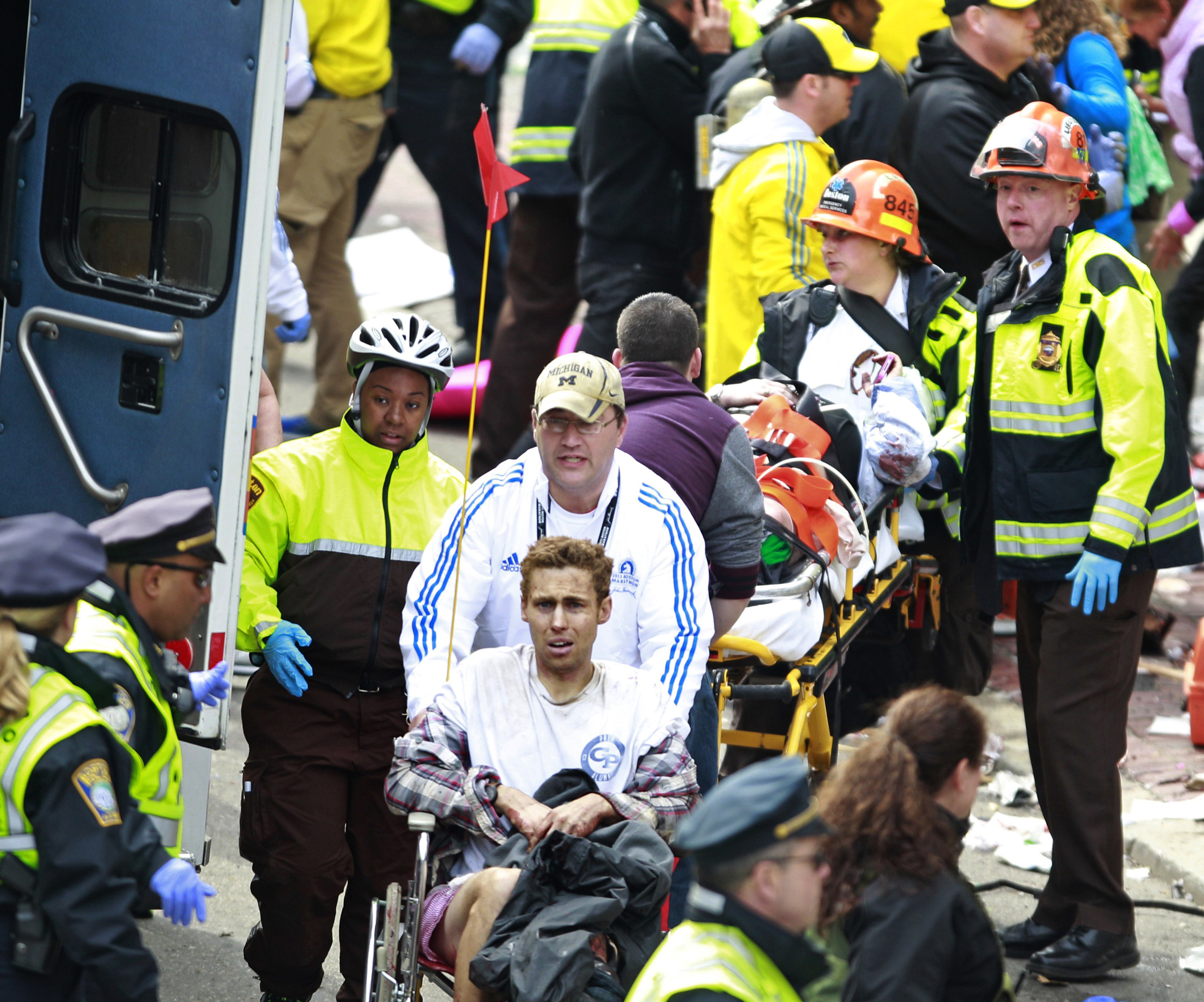 President Barack Obama har blivit underrättad om bombexplosionen och har beordrat regering och myndigheter att hjälpa till med utredningen kring vad som har hänt. President Barack Obama har blivit underrättad om bombexplosionen och har beordrat regering och myndigheter att hjälpa till med utredningen kring vad som har hänt.