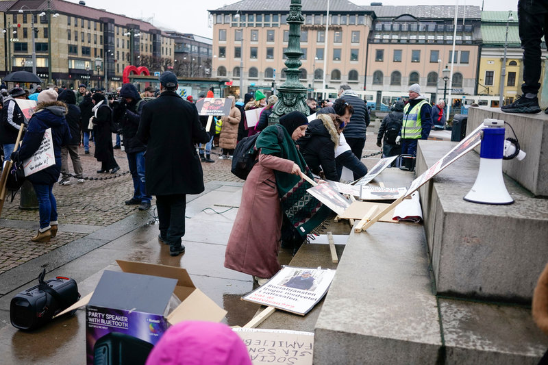 Organisationen 'Mina rättigheter' förbereder dagens demonstration i Göteborg mot den svenska socialtjänsten.